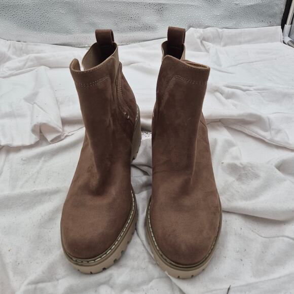 New DV by Dolce Vita Rielle Lug Sole Chelsea Boot Beige Women size 7 - Picture 2 of 8